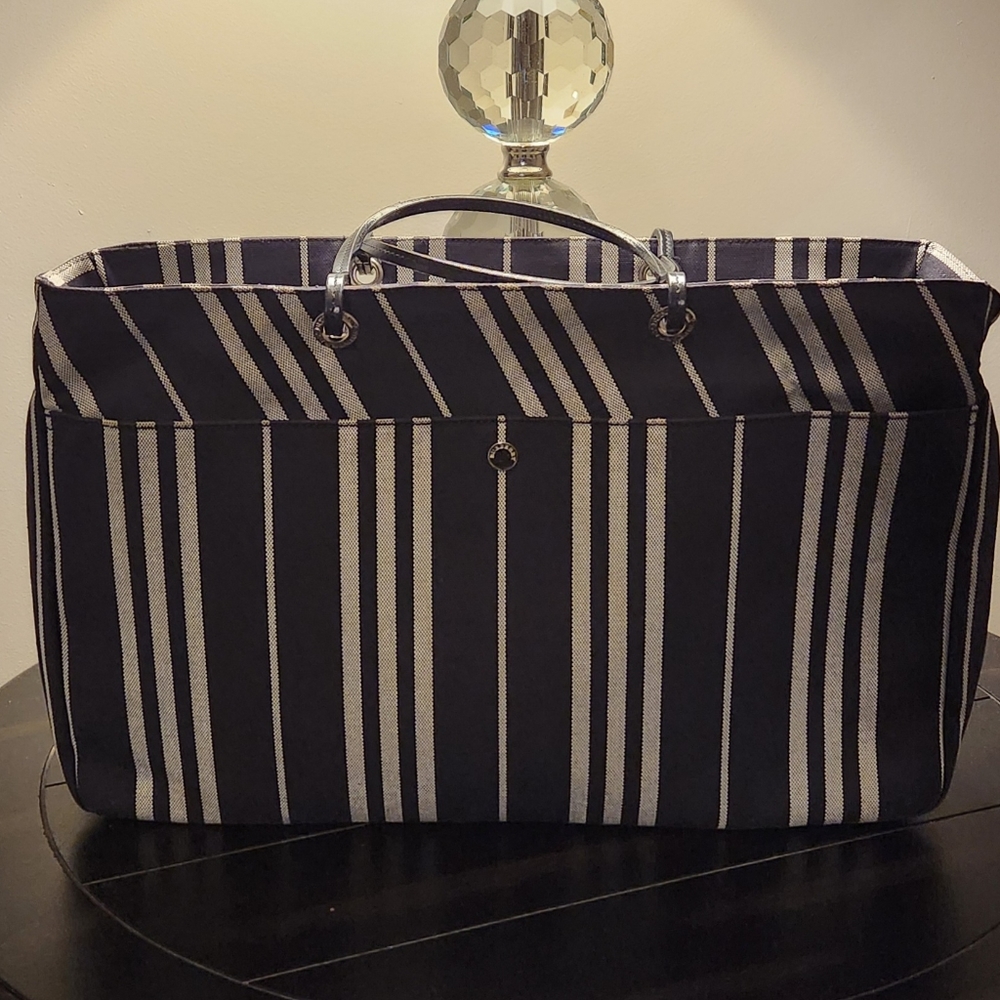 BURBERRY Large Tote Zip Shopper